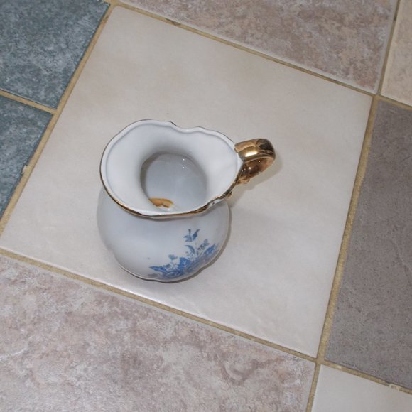 Gorgeous vintage floral vase with gold trim - Picture 4 of 7